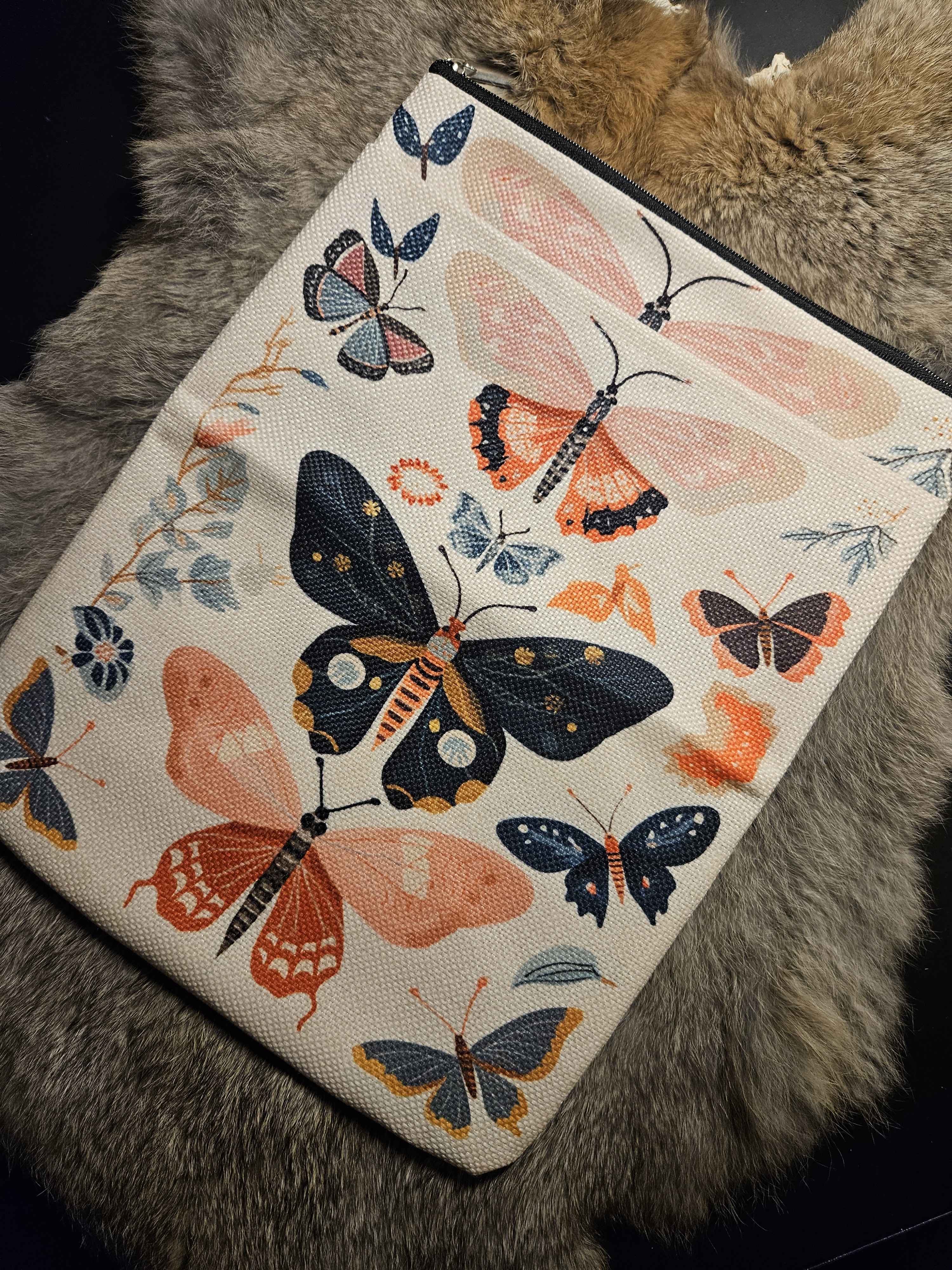 Moth book / e- reader pouch